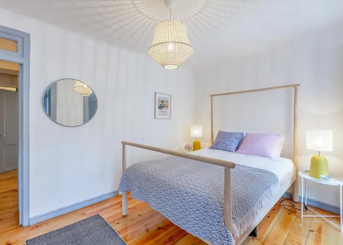 Alfama, Bright Spacious W/ Terrace + Free Pick-Up, By TimeCooler