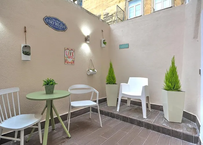 Traditional Apartment With A Terrace, Ac And Fast Internet