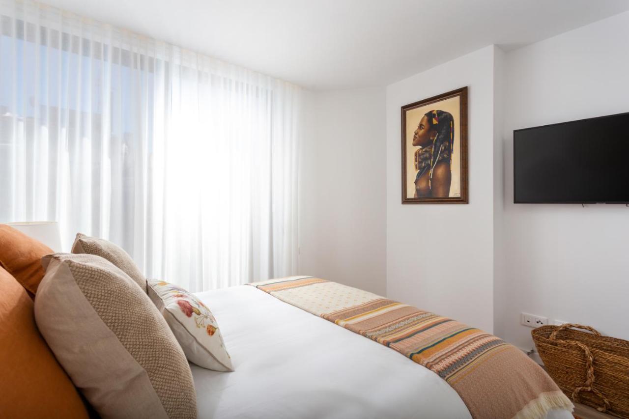 Stupendo-three Rooms-suite With Terrace -center -air Conditioning-free Park *