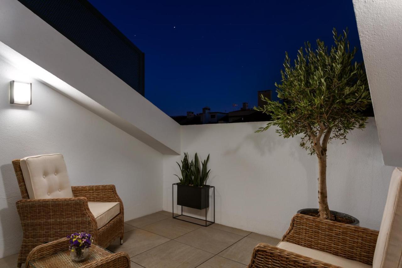 Stupendo-three Rooms-suite With Terrace -center -air Conditioning-free Park
