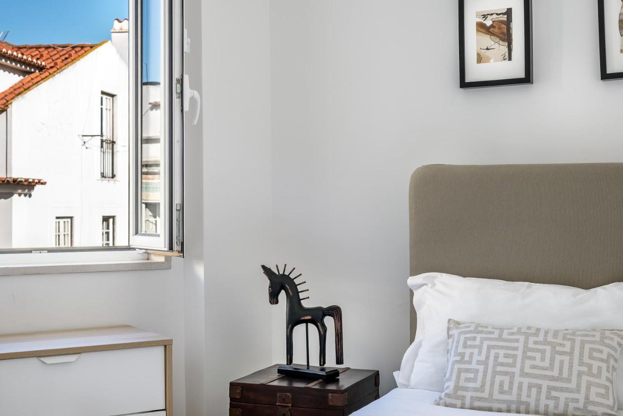 Joivy Cosy 1-bed Flat With Seaview In Alfama Lisboa