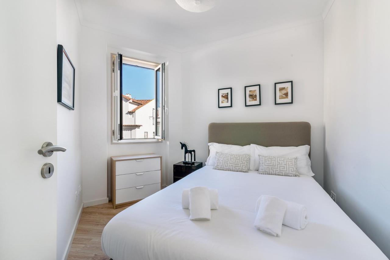 Joivy Cosy 1-bed Flat With Seaview In Alfama * Lisboa