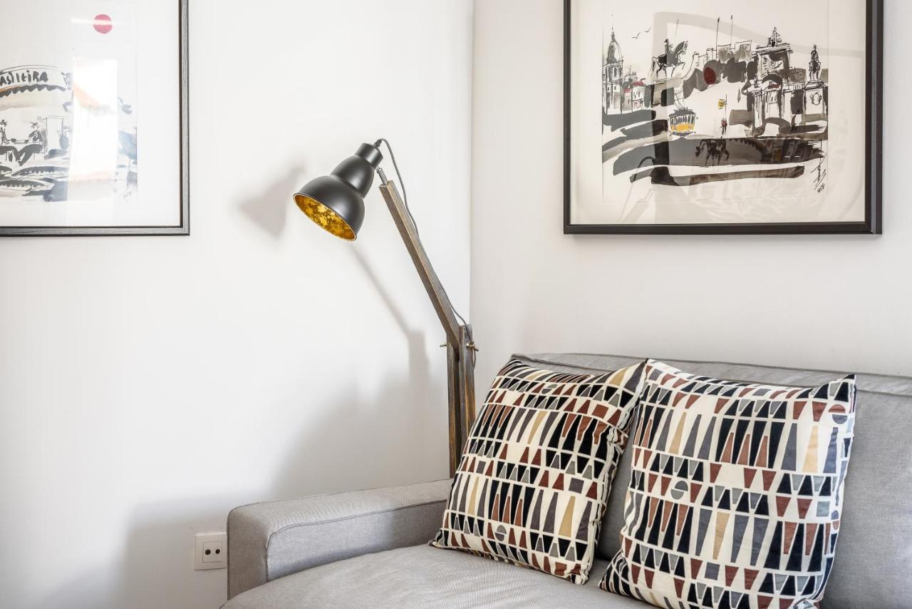 Joivy Cosy 1-bed Flat With Seaview In Alfama Lisboa