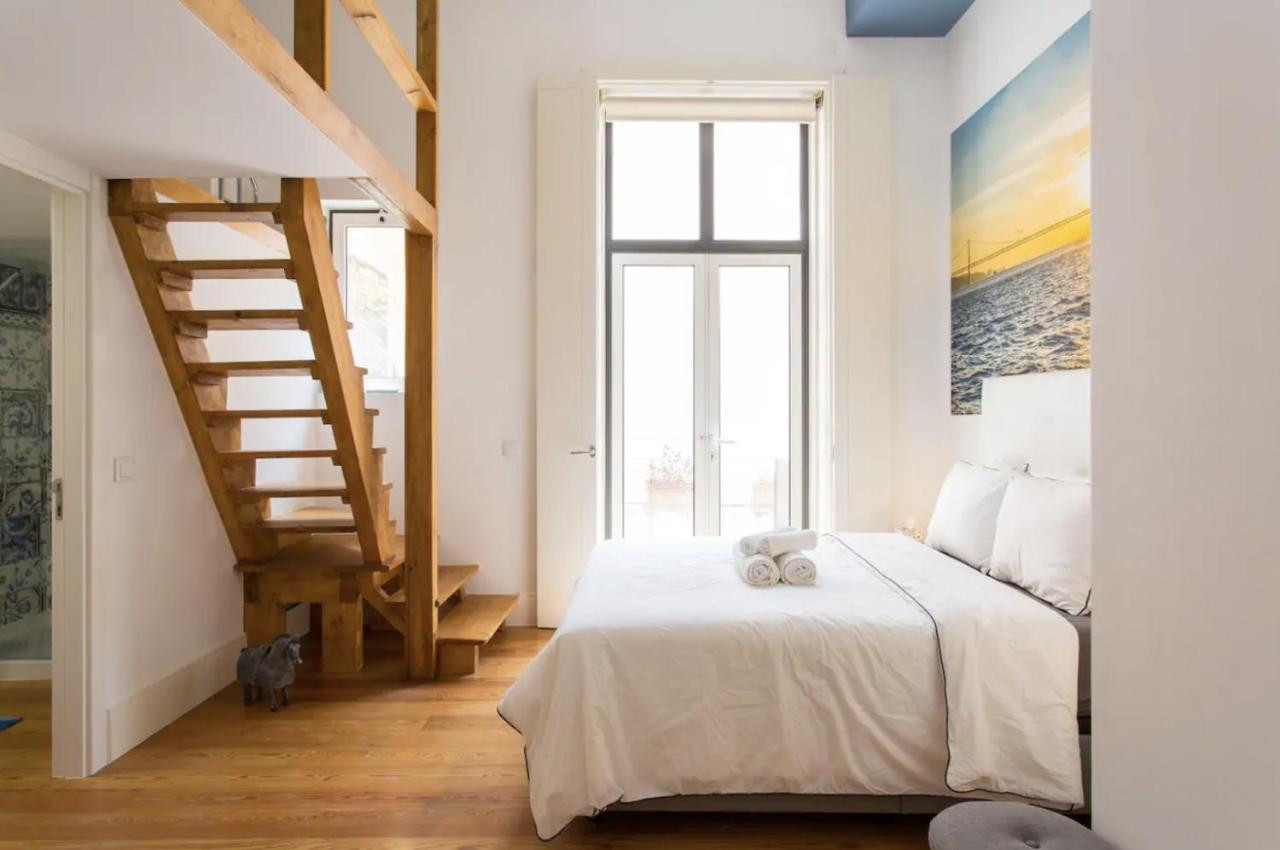Beautiful 3-story House In Chiado With A 40m² Private Terrace Apartamento