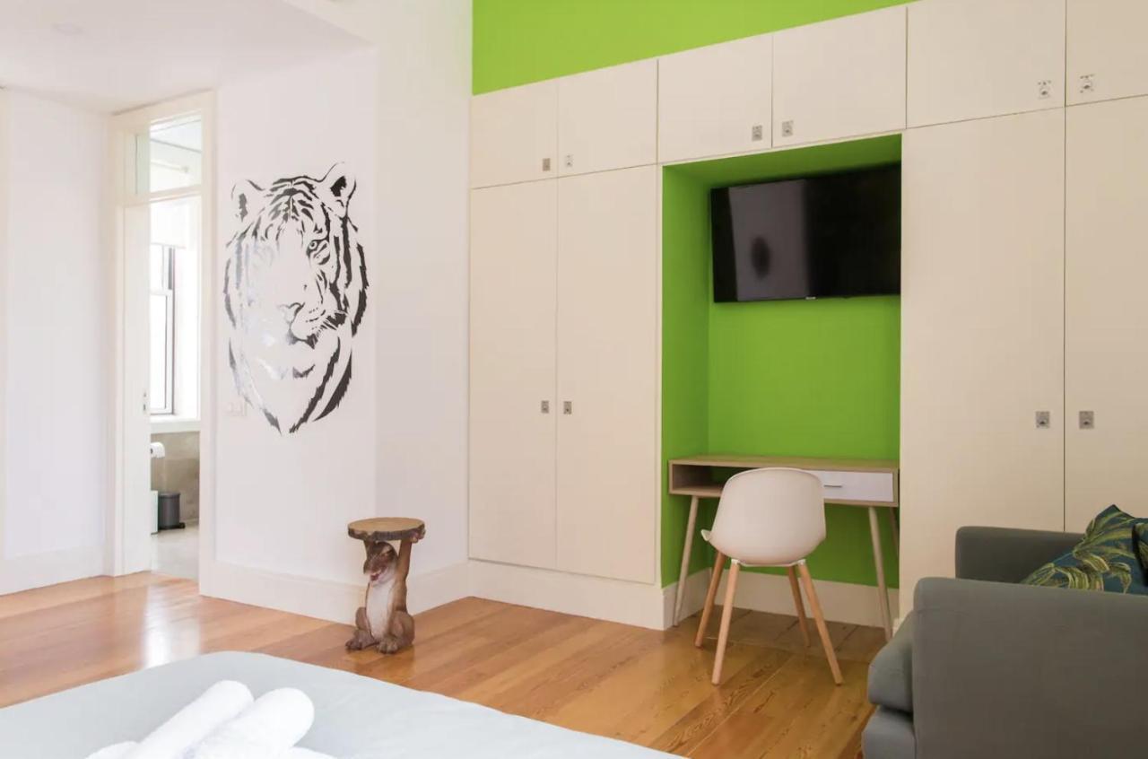 Beautiful 3-story House In Chiado With A 40m² Private Terrace Apartamento