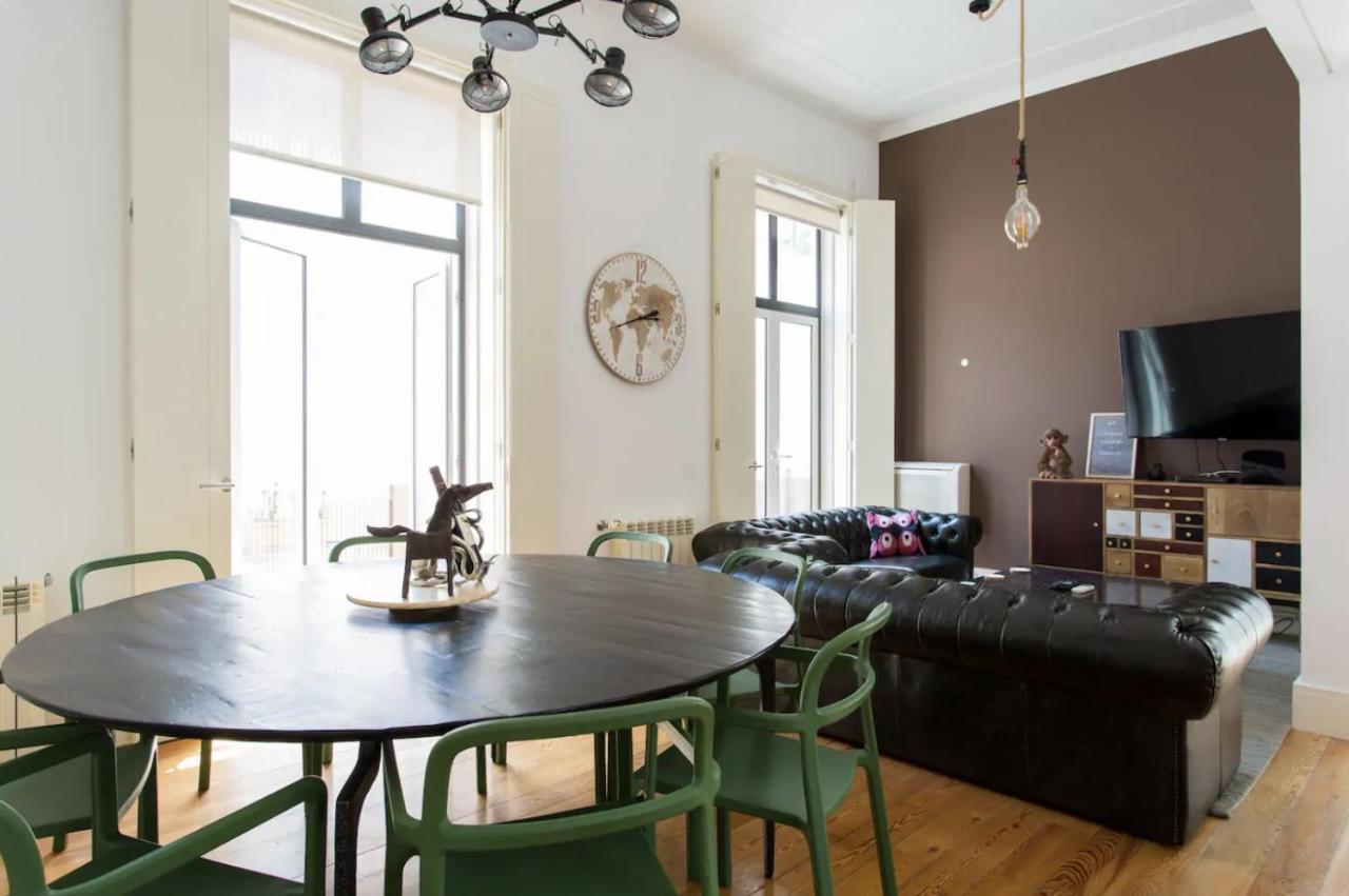Beautiful 3-story House In Chiado With A 40m² Private Terrace Apartamento *