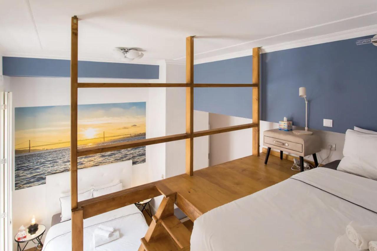 Beautiful 3-story House In Chiado With A 40m² Private Terrace Lisboa