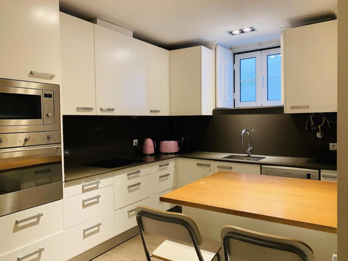 Charming 4 Bedroom In Chiado Lisbon