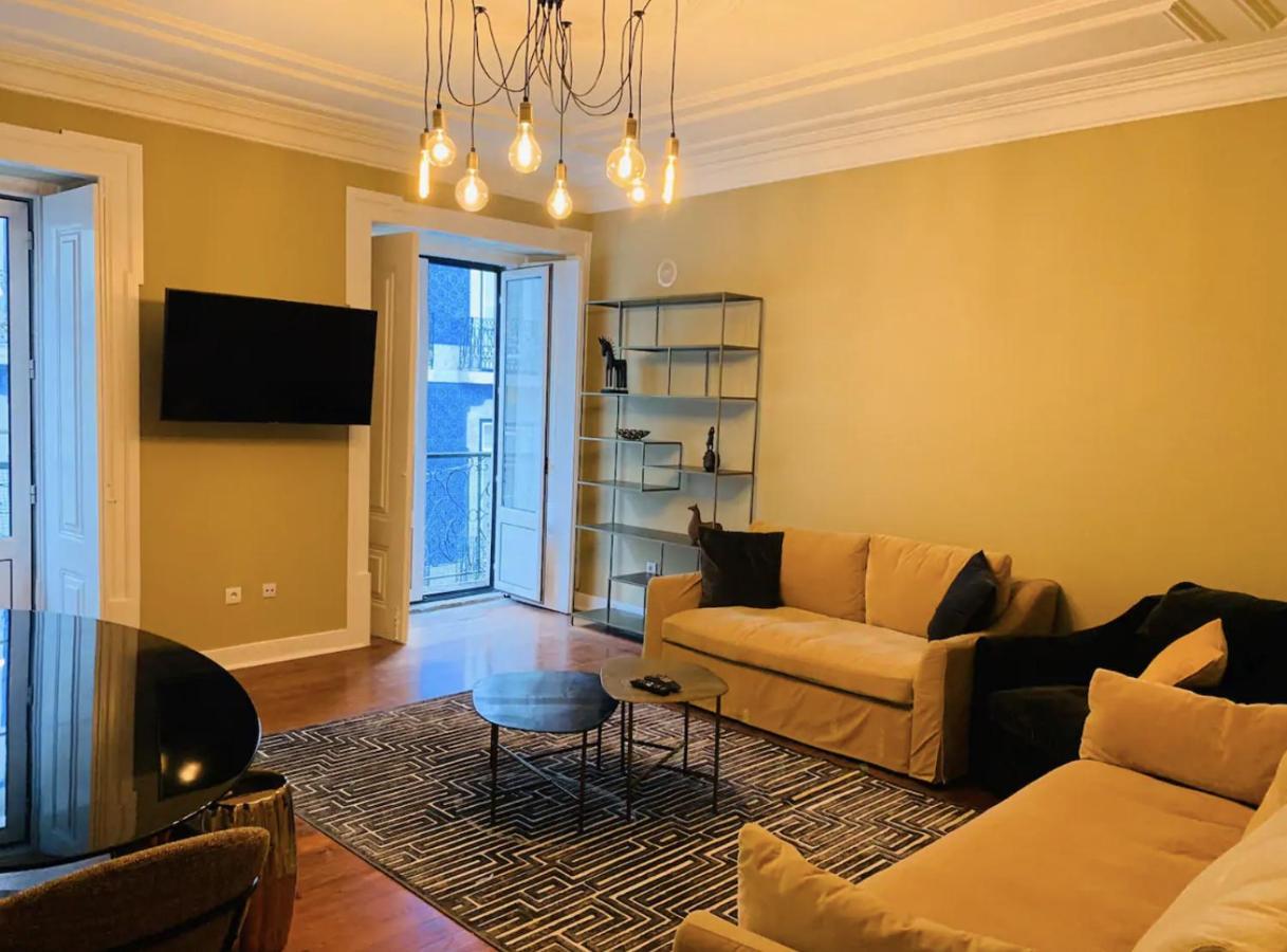Charming 4 Bedroom In Chiado Apartamento