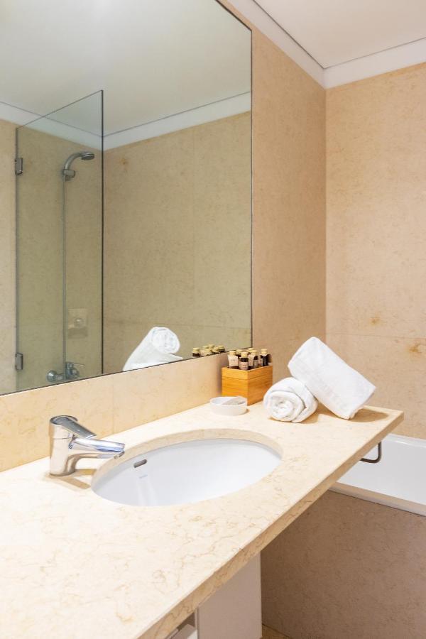 Apartamento Joivy Chiado Self Check-in 2-br Flat With Parking *