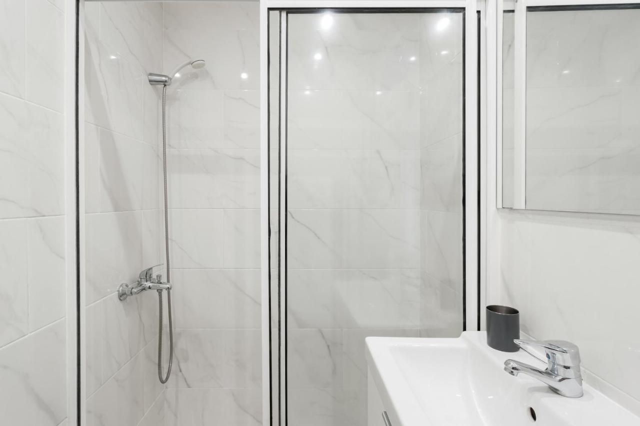 Avenida Da Liberdade Area, Bright And Newly Renovated 2 Bedroom Apartment, Historical Center *
