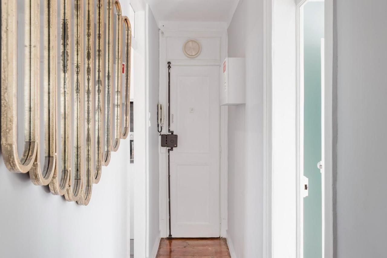 Avenida Da Liberdade Area, Bright And Newly Renovated 2 Bedroom Apartment, Historical Center *