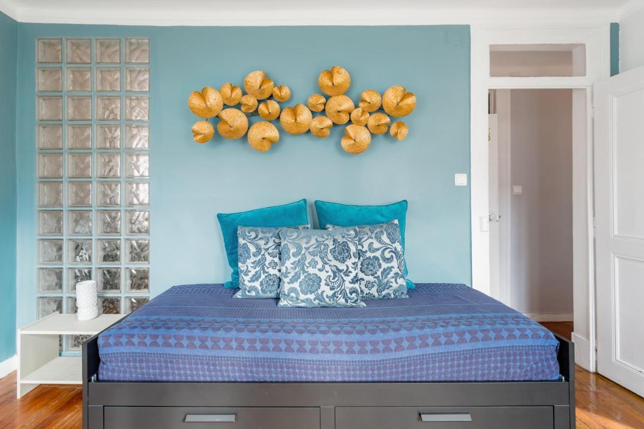 Avenida Da Liberdade Area, Bright And Newly Renovated 2 Bedroom Apartment, Historical Center *