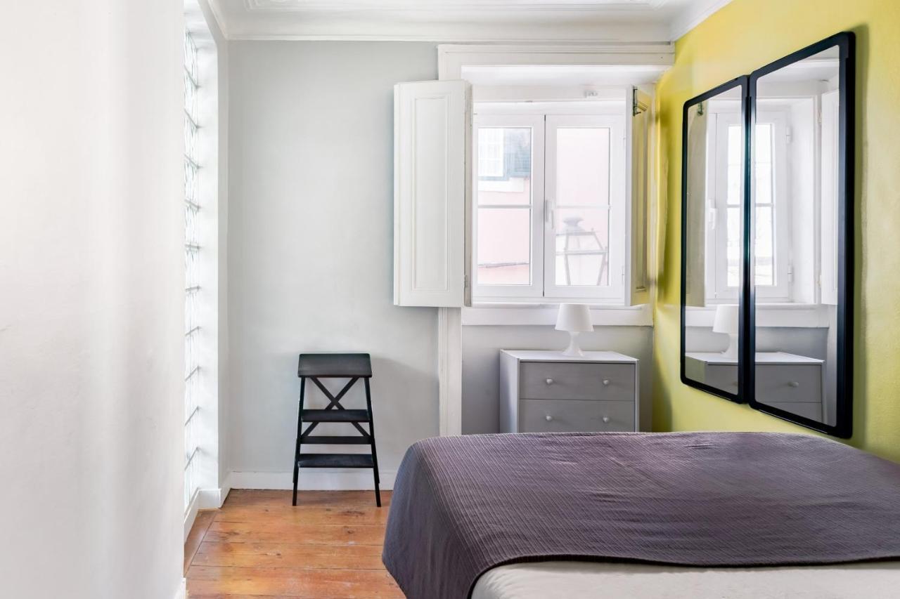 Avenida Da Liberdade Area, Bright And Newly Renovated 2 Bedroom Apartment, Historical Center