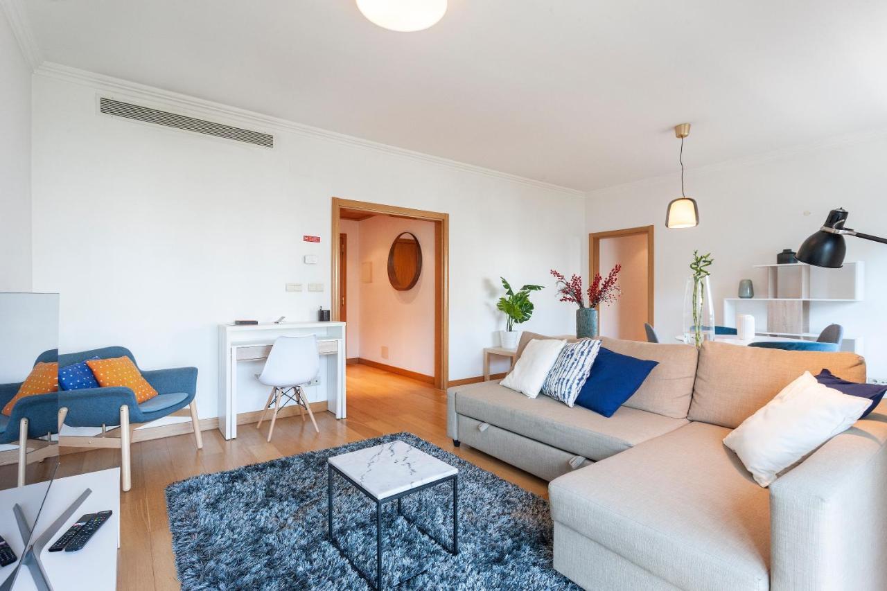 Apartamento Orient - Modern, Spacious And Sunny! By The River!