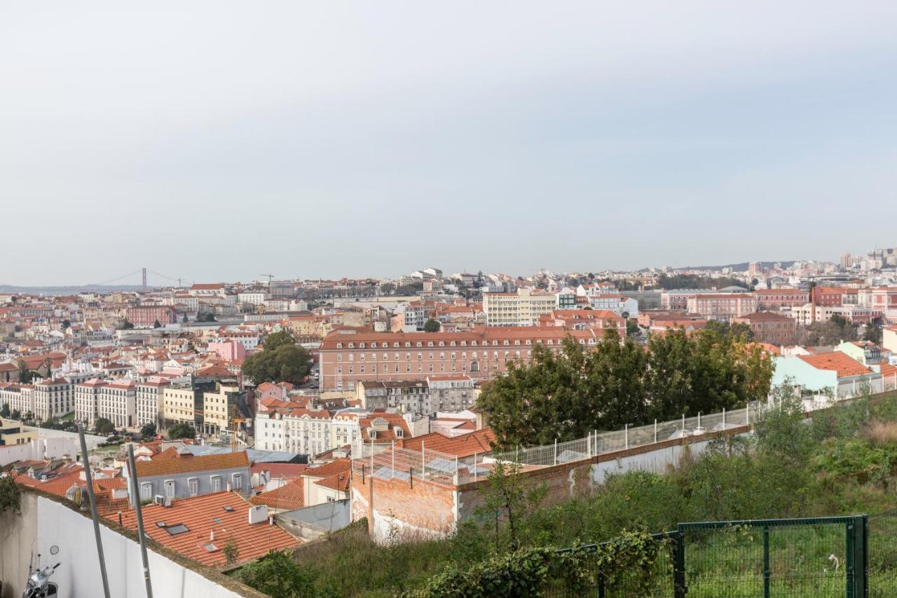 Stroll To Coffee Shops Near A Renovated Hillside In Graca