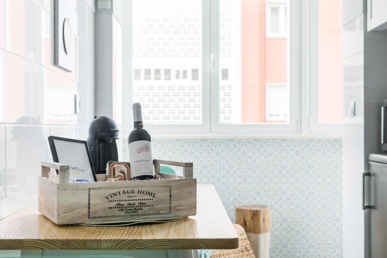 Stroll To Coffee Shops Near A Renovated Hillside In Graca Apartment Lisbon