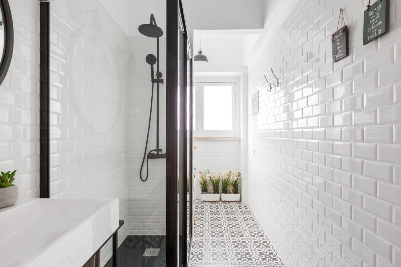 Stroll To Coffee Shops Near A Renovated Hillside In Graca Apartment Lisbon