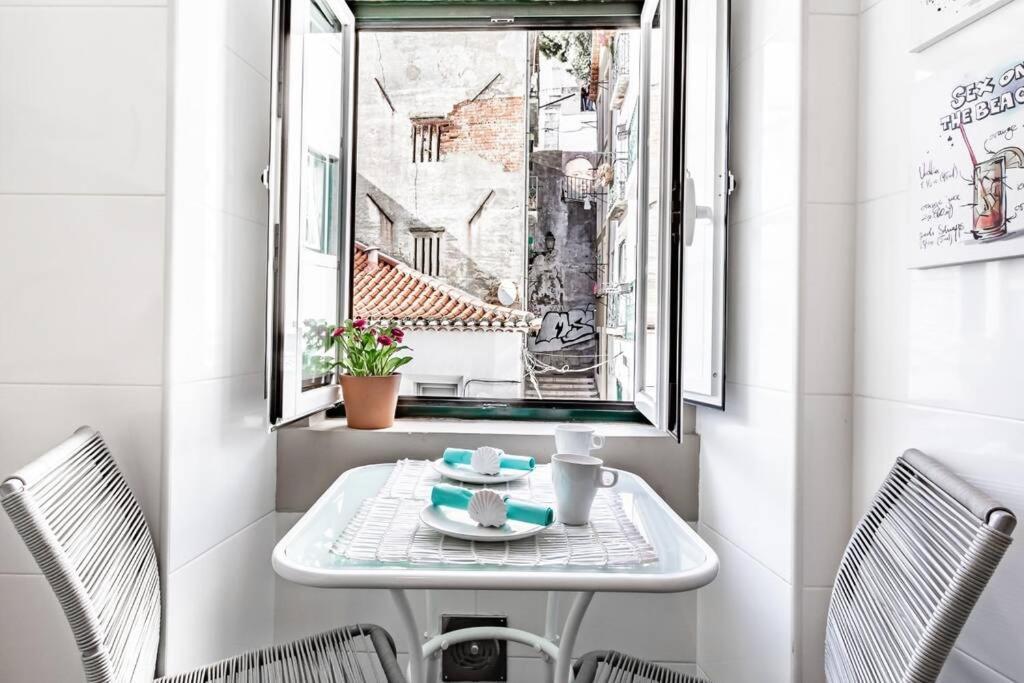 Inloveapartments - Alfama Balcony