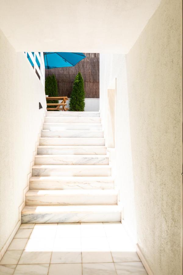 Ambassador Private Pool