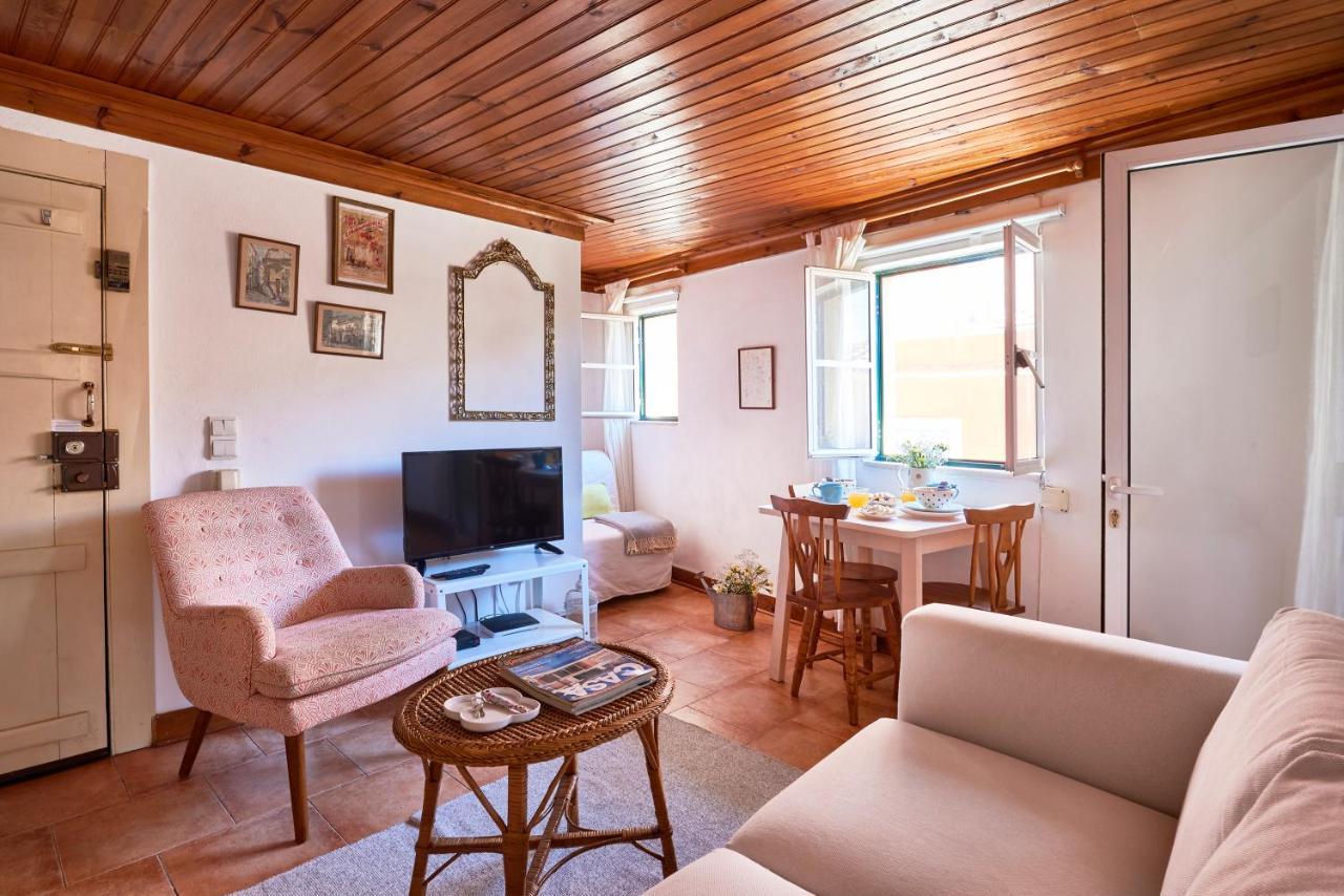 Apartment Light Filled Near Chiado, By Timecooler *