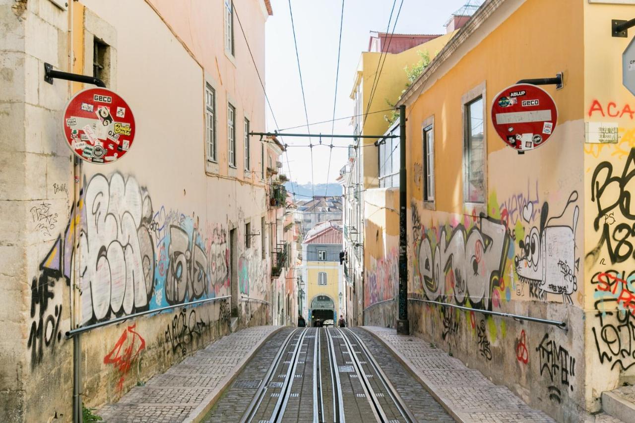 Apartamento Breathtaking River-city View Two Private Terraces 3 Bedrooms&3 Bathrooms 17th Century Building Bica Chiado District Lisboa
