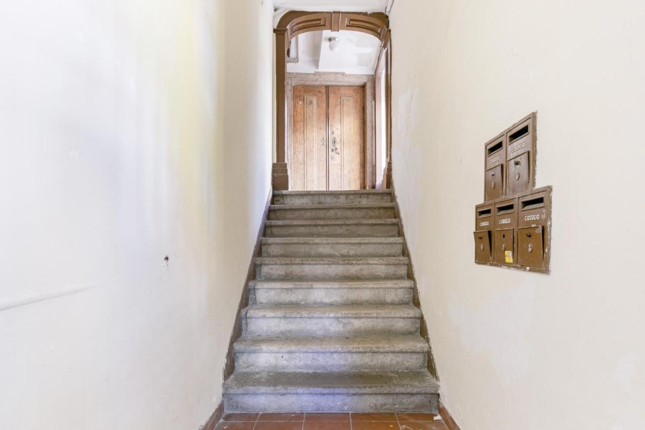 Breathtaking River-city View Two Private Terraces 3 Bedrooms&3 Bathrooms 17th Century Building Bica Chiado District Apartamento *