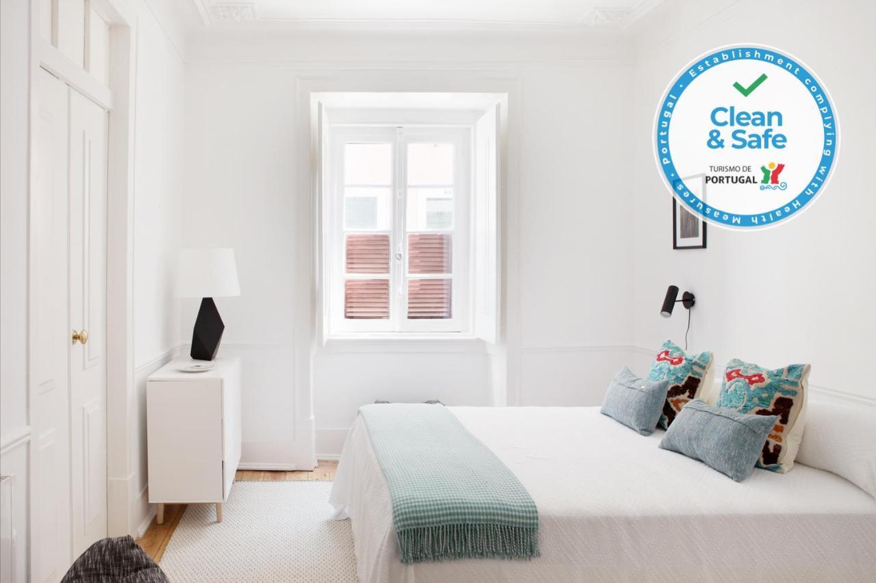 Renovated Charming With Terrace In Lapa Lisboa