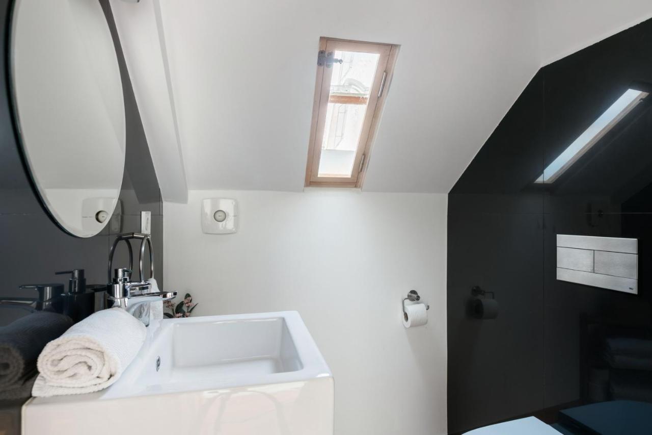 Apartamento Breathtaking River-city View Two Private Terraces 3 Bedrooms&3 Bathrooms 17th Century Building Bica Chiado District
