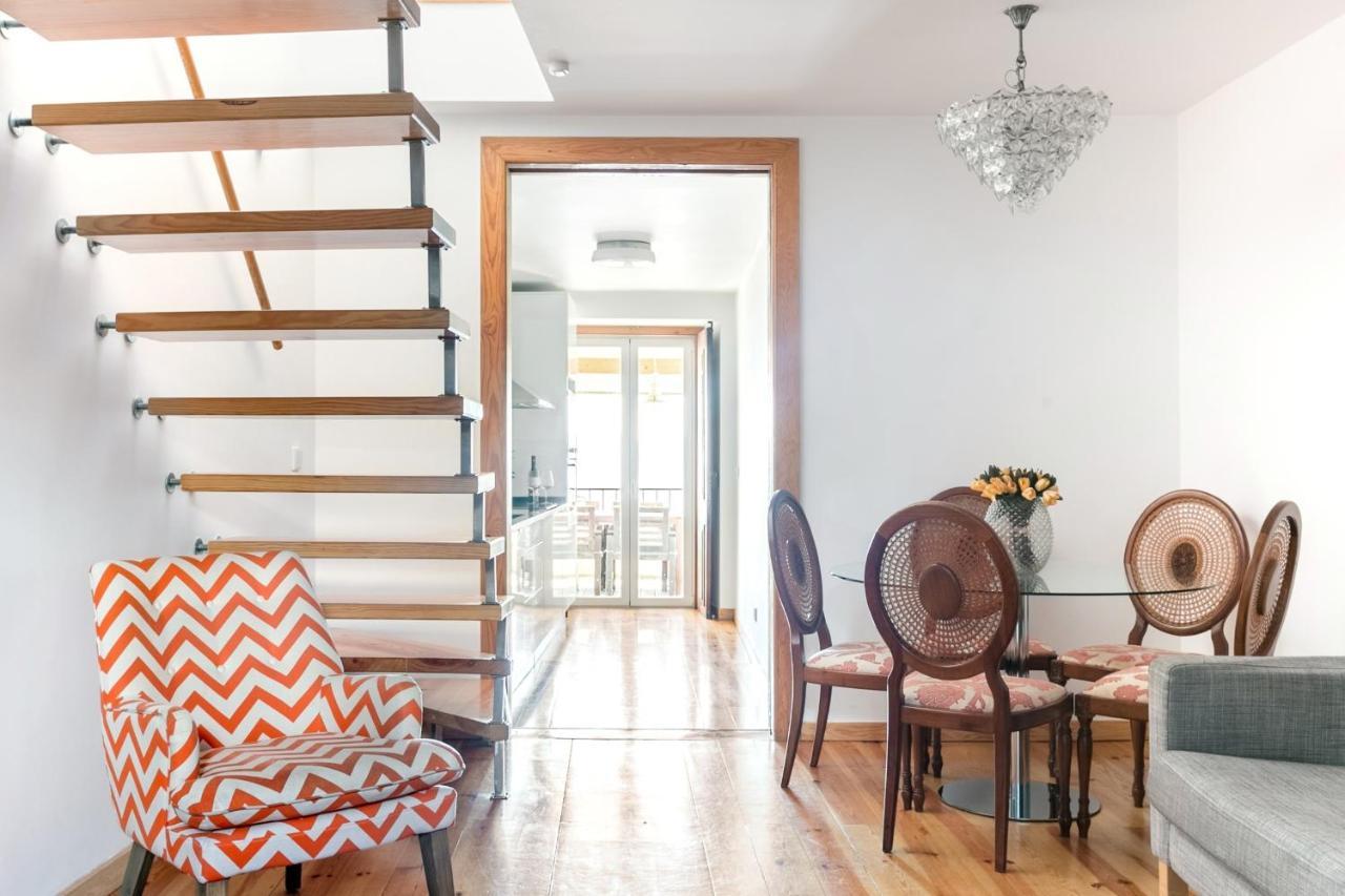 Breathtaking River-city View Two Private Terraces 3 Bedrooms&3 Bathrooms 17th Century Building Bica Chiado District