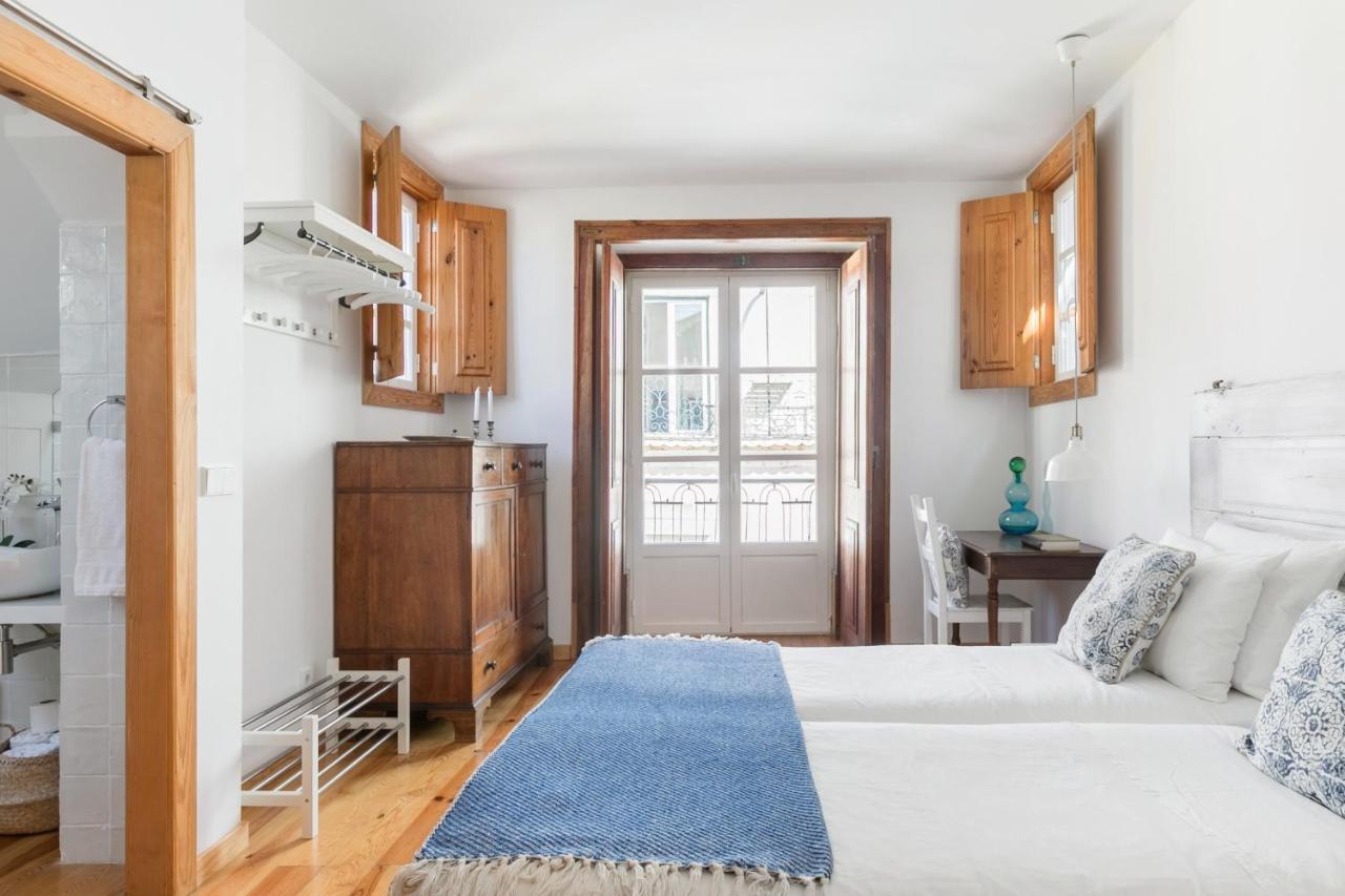 Breathtaking River-city View Two Private Terraces 3 Bedrooms&3 Bathrooms 17th Century Building Bica Chiado District *