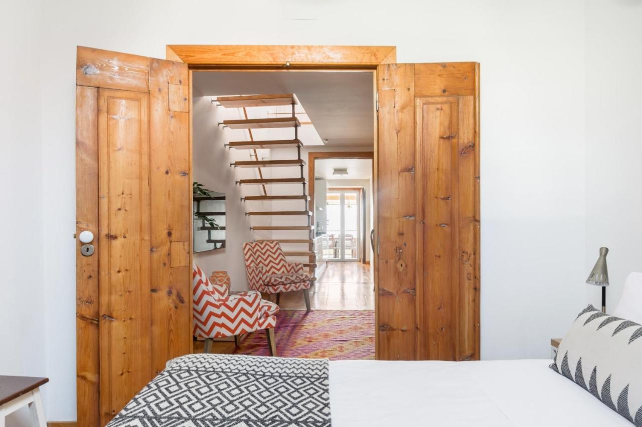 Apartamento Breathtaking River-city View Two Private Terraces 3 Bedrooms&3 Bathrooms 17th Century Building Bica Chiado District *