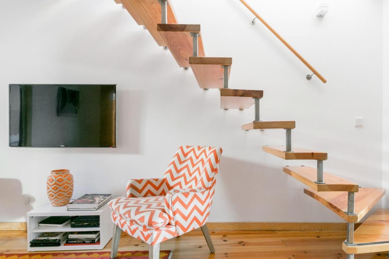 Breathtaking River-city View Two Private Terraces 3 Bedrooms&3 Bathrooms 17th Century Building Bica Chiado District *