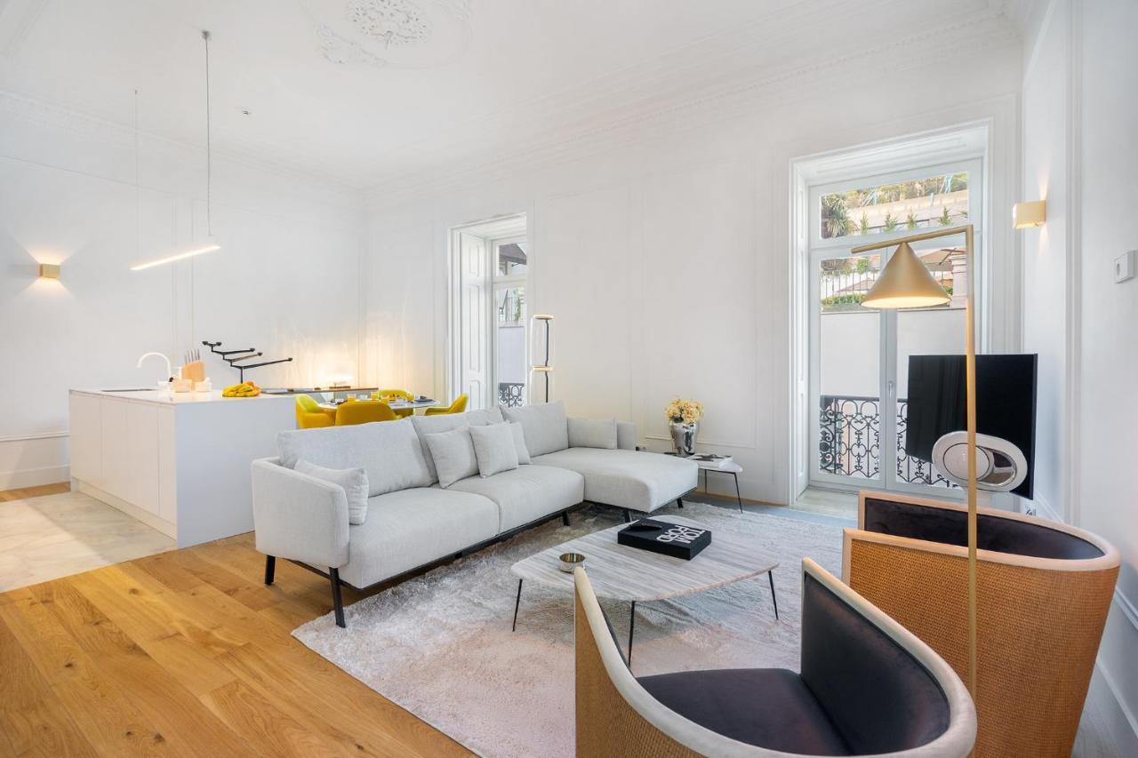 Whome | Av. Da Liberdade Deluxe W/ S-pool, Gym & Parking Apartment