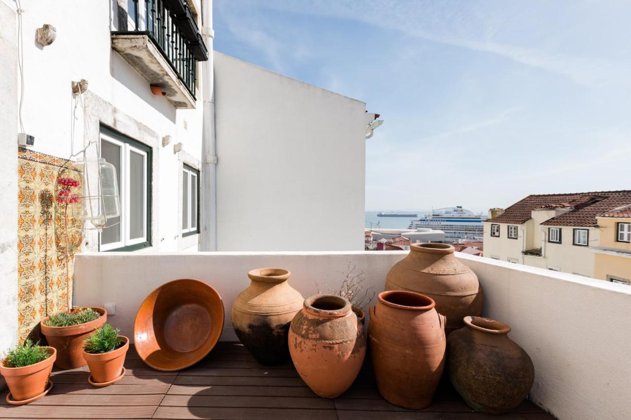 Alfama Terrace River And Historic View Spacious And Charming Ground Floor 18th Century Building * Lisboa