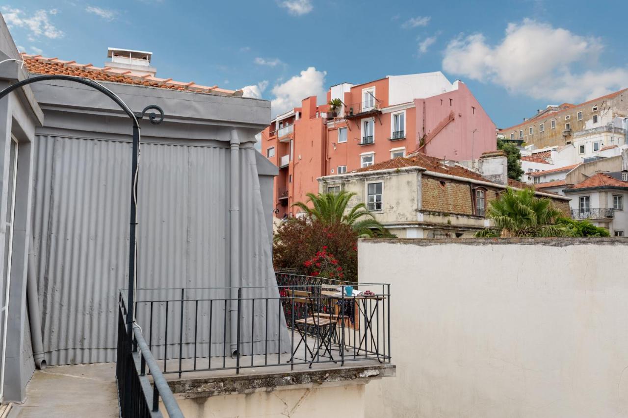 Altido Stunning 4br Apt With Terrace And Seaview In Alfama Lisboa