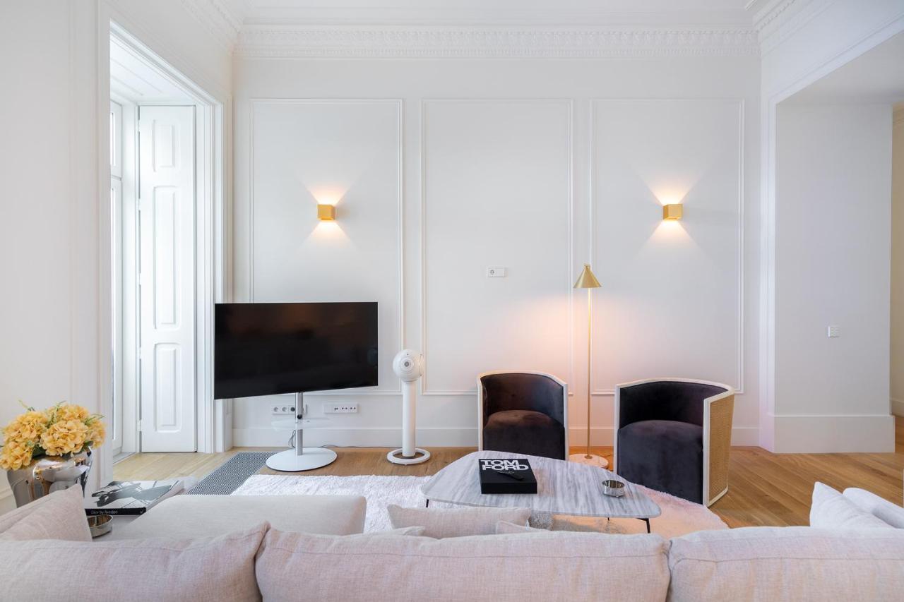 Whome | Av. Da Liberdade Deluxe W/ S-pool, Gym & Parking *