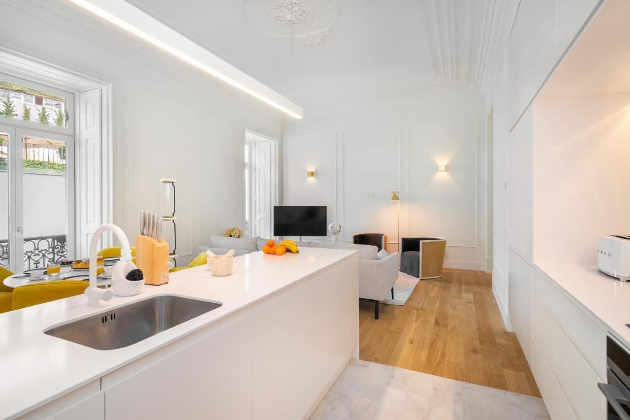 Whome | Av. Da Liberdade Deluxe W/ S-pool, Gym & Parking