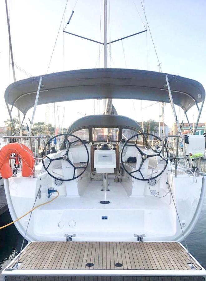 Luxury Sailing Boat Hotel en barco Lisboa