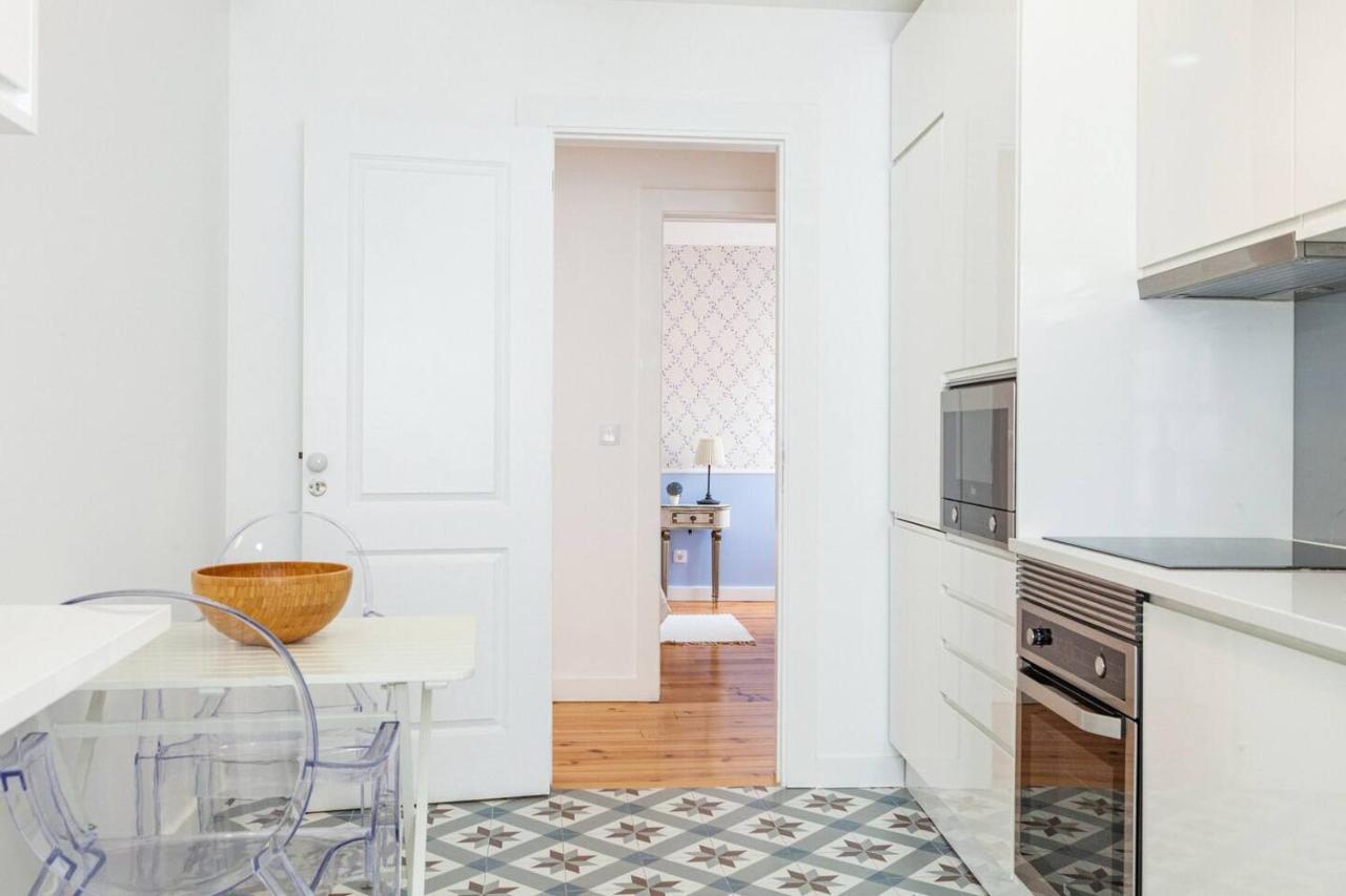 Alfama Delight Panoramic River And Historic Views 3 Bedrooms And 2 Bathrooms Ac 18th Century Building Lisboa