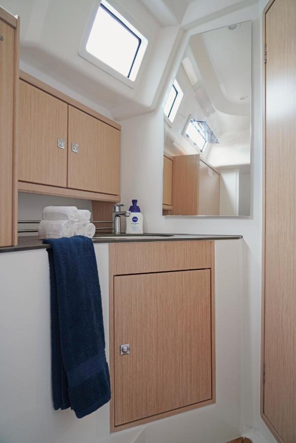 Luxury Sailing Boat Hotel en barco