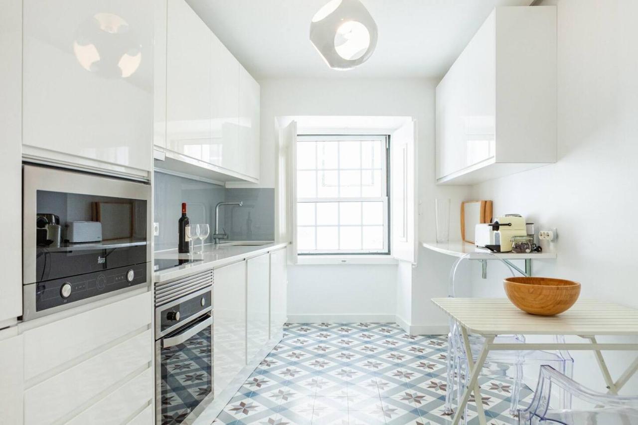 Alfama Delight Panoramic River And Historic Views 3 Bedrooms And 2 Bathrooms Ac 18th Century Building Lisboa