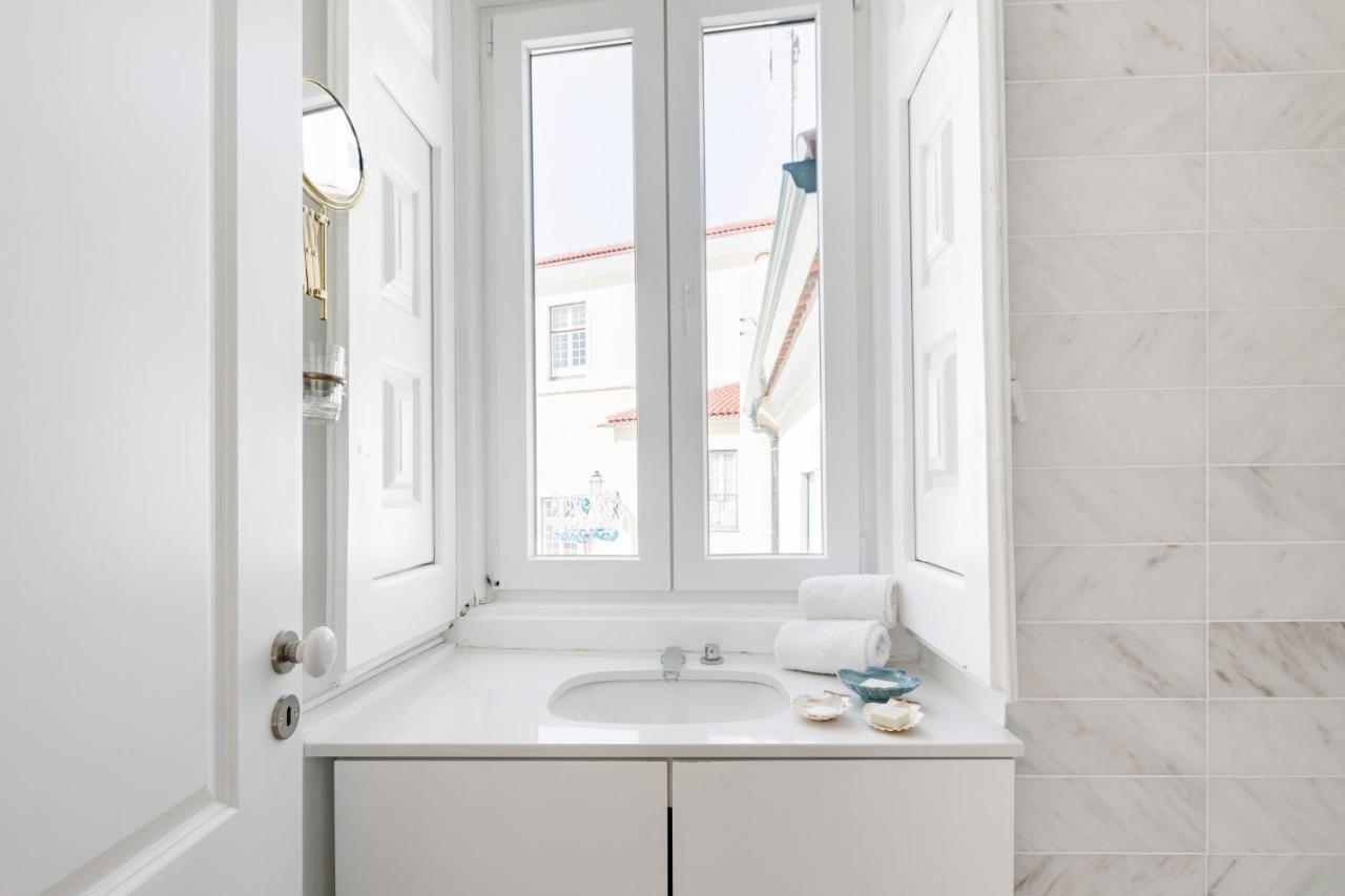 Alfama Terrace River And Historic View Spacious And Charming Ground Floor 18th Century Building Lisboa
