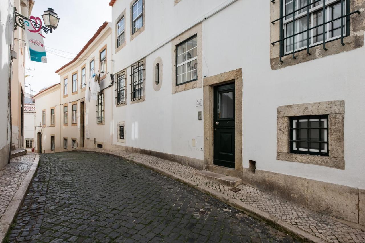Apartamento Alfama Terrace River And Historic View Spacious And Charming Ground Floor 18th Century Building Lisboa