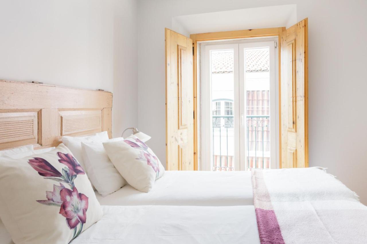 Amazing Rooftop Terrace With River And Historic View 4 Bedrooms 4 Bathrooms Ac 19th Century Building Chiado * Lisboa