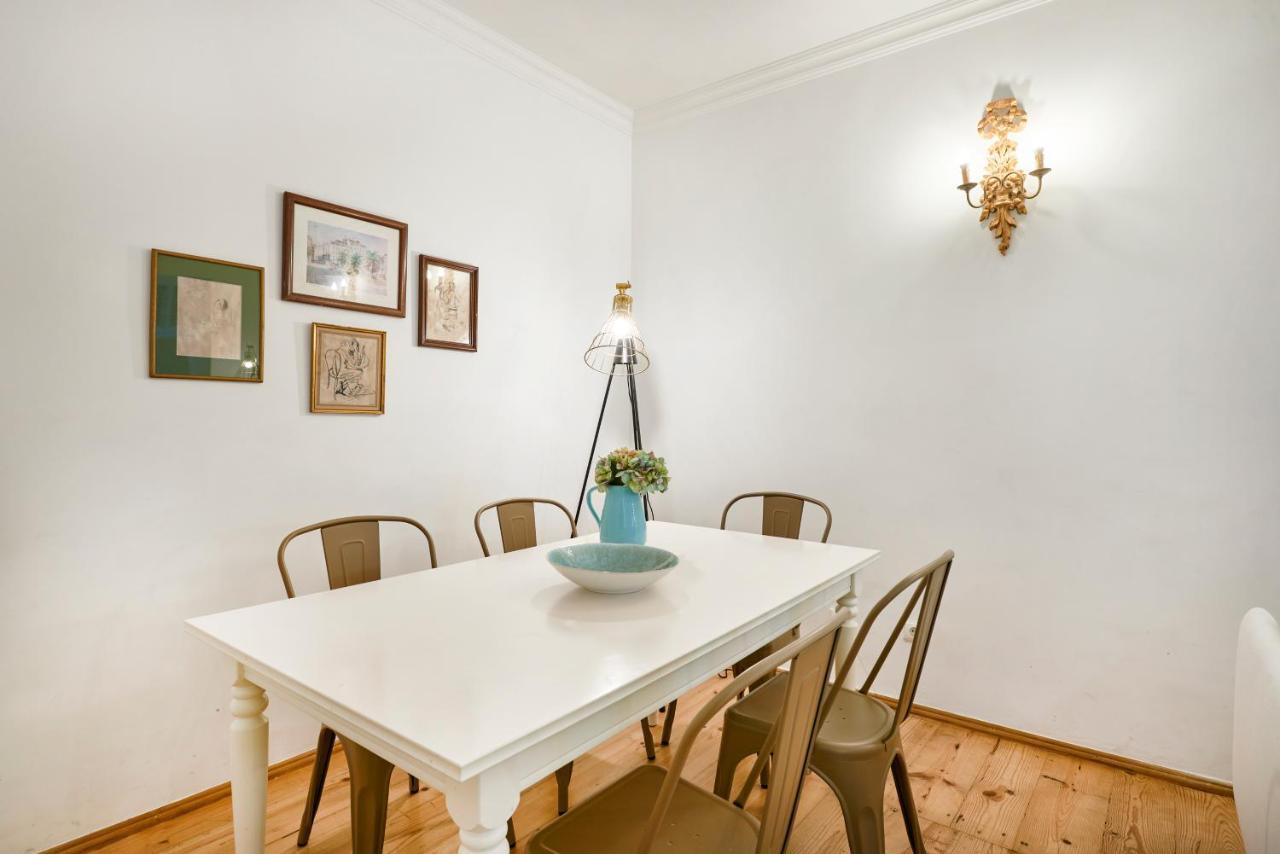 Spacious Bairro Alto With Courtyard, By Timecooler *