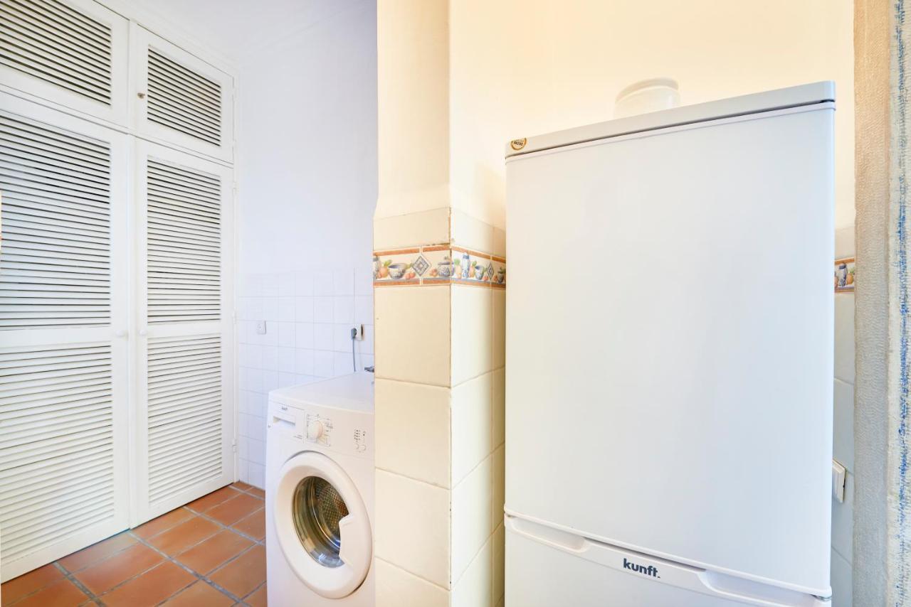 Spacious Bairro Alto With Courtyard, By Timecooler