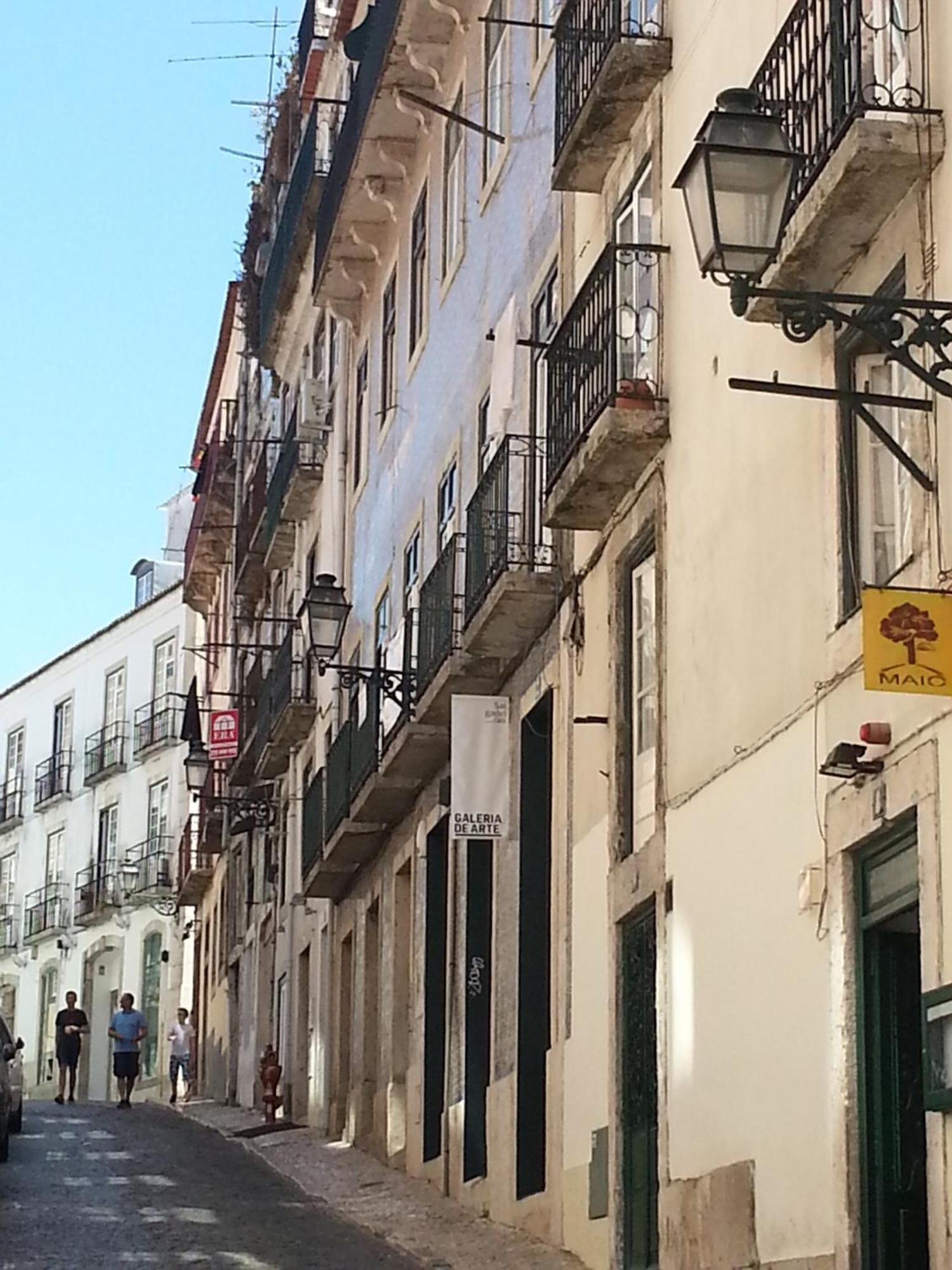 Cozy 1st Floor Flat Chiado District With Balconies And Ac 19th Century Building