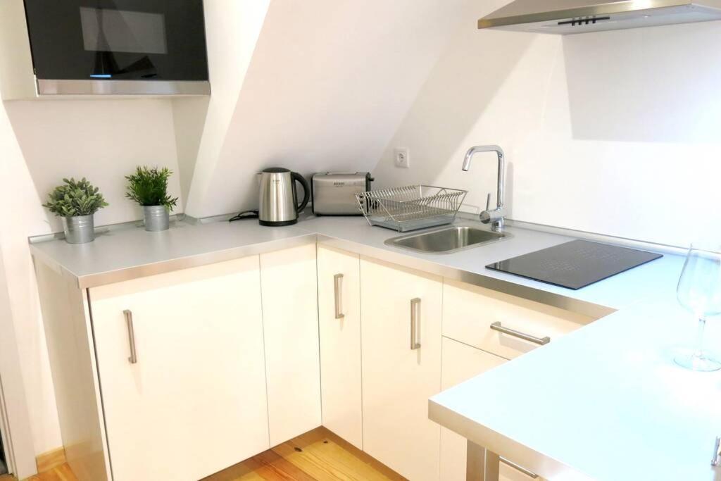 Apartment Beautiful In Mouraria Lisbon