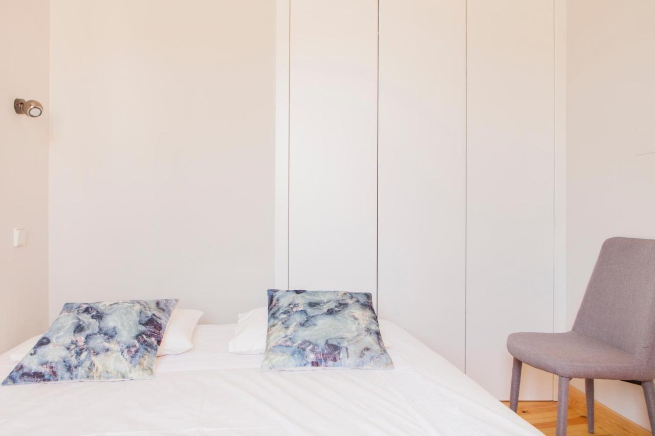 Charming Flat With Balconies Chiado District 2 Bedrooms & Ac 19th Century Building * Lisboa
